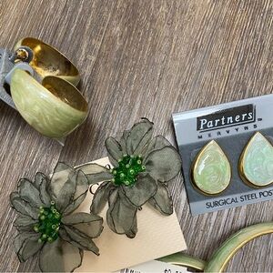 Green‎ Floral Earrings Bracelet by Partners